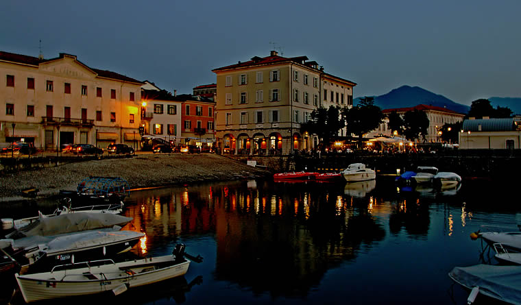 borgo di Luino lago di garda