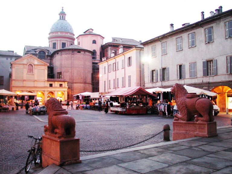 Reggio_emilia_piazza_san_prospero_abside_duomo