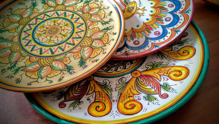 piatti in ceramica, Sambuca di Sicilia