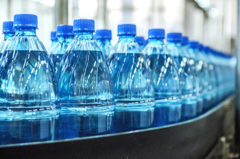 Il mercato dell'acqua in bottiglia: l'Italia è terza nel mondo