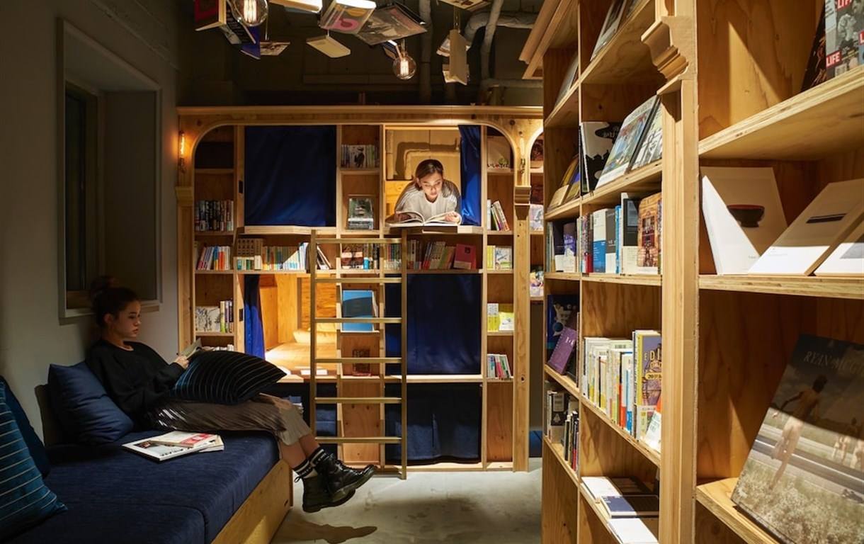 Anja Olsen, Facebook Book and Bed