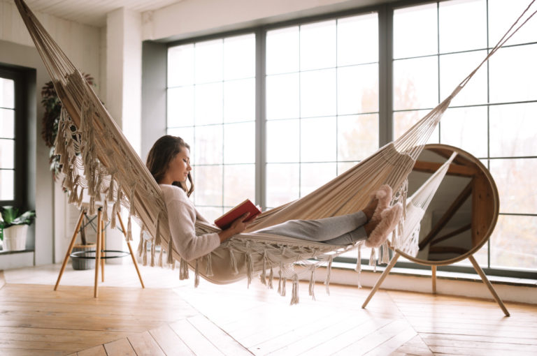 Creare in casa un angolo relax con l’amaca