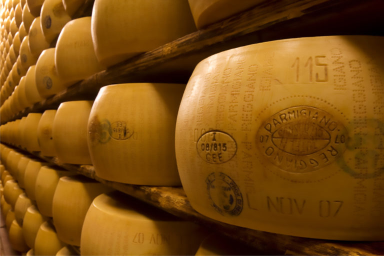 Il Parmigiano Reggiano di Montagna in 33 caseifici