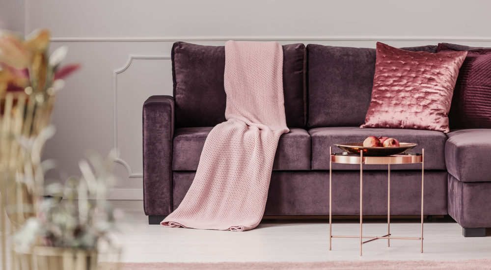 Ciniglia e velluto, il trend chic nell'arredamento