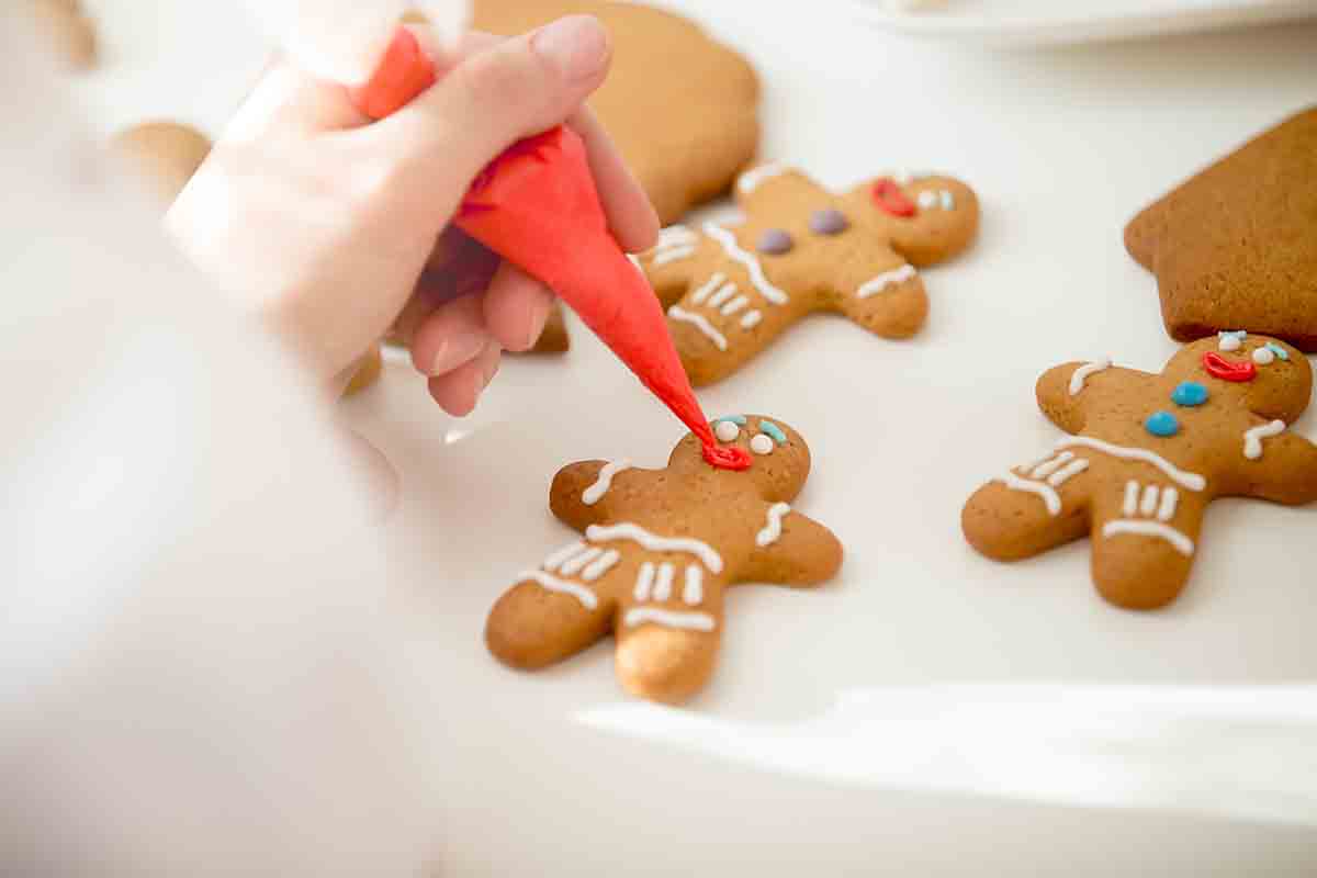 Preparare il pan di zenzero per le feste