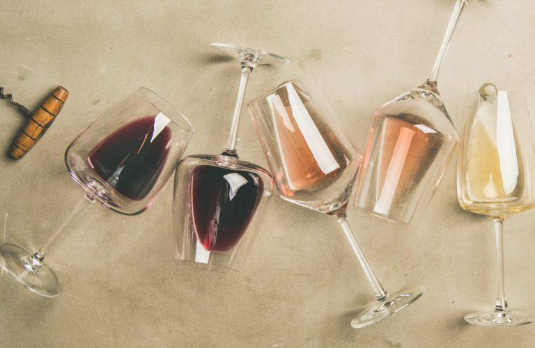 Le regole per abbinare il vino a tavola: tutto ciò che c’è da sapere