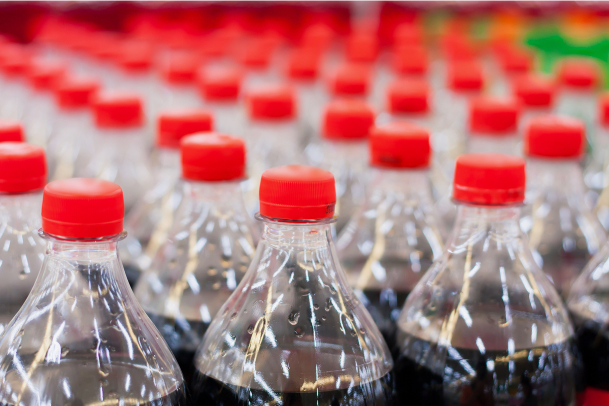 cocacola e bottiglie di plastica