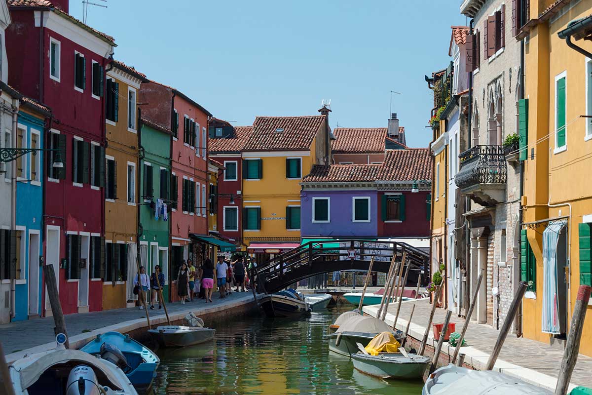 Burano e la storia delle case colorate