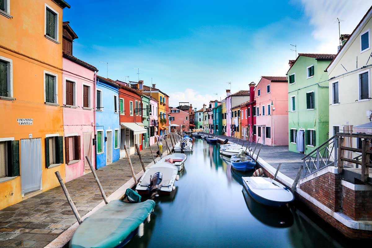 Burano e la storia delle case colorate
