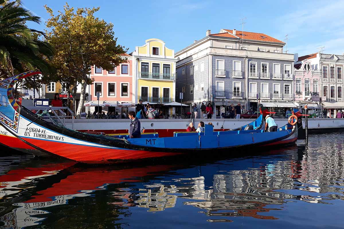 Aveiro è la Venezia portoghese: una miriade di colori tra i canali della città