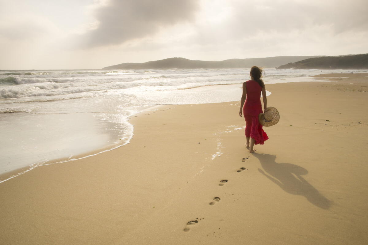 Terapia del blu: passeggiare al mare fa bene, lo rivela uno studio scientifico
