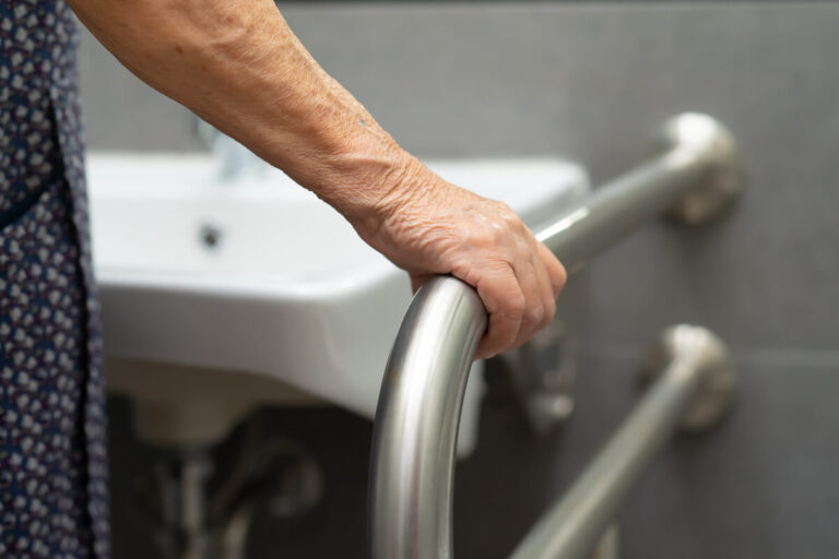 bagno più comodo per anziani e disabili accessibilità