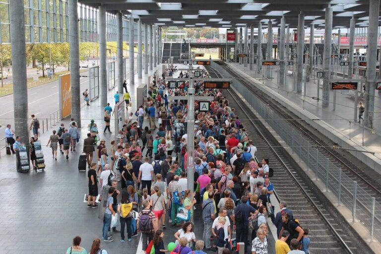 Covid-19: quali misure restrittive sono più efficaci per limitare i contagi