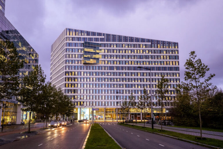 The Edge Amsterdam: l’ufficio più sostenibile al mondo