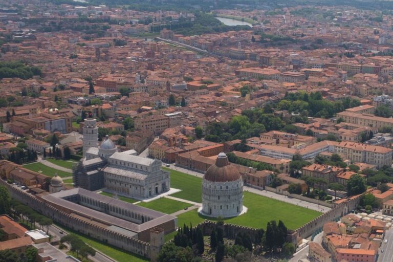 piazza del duomo di pisa