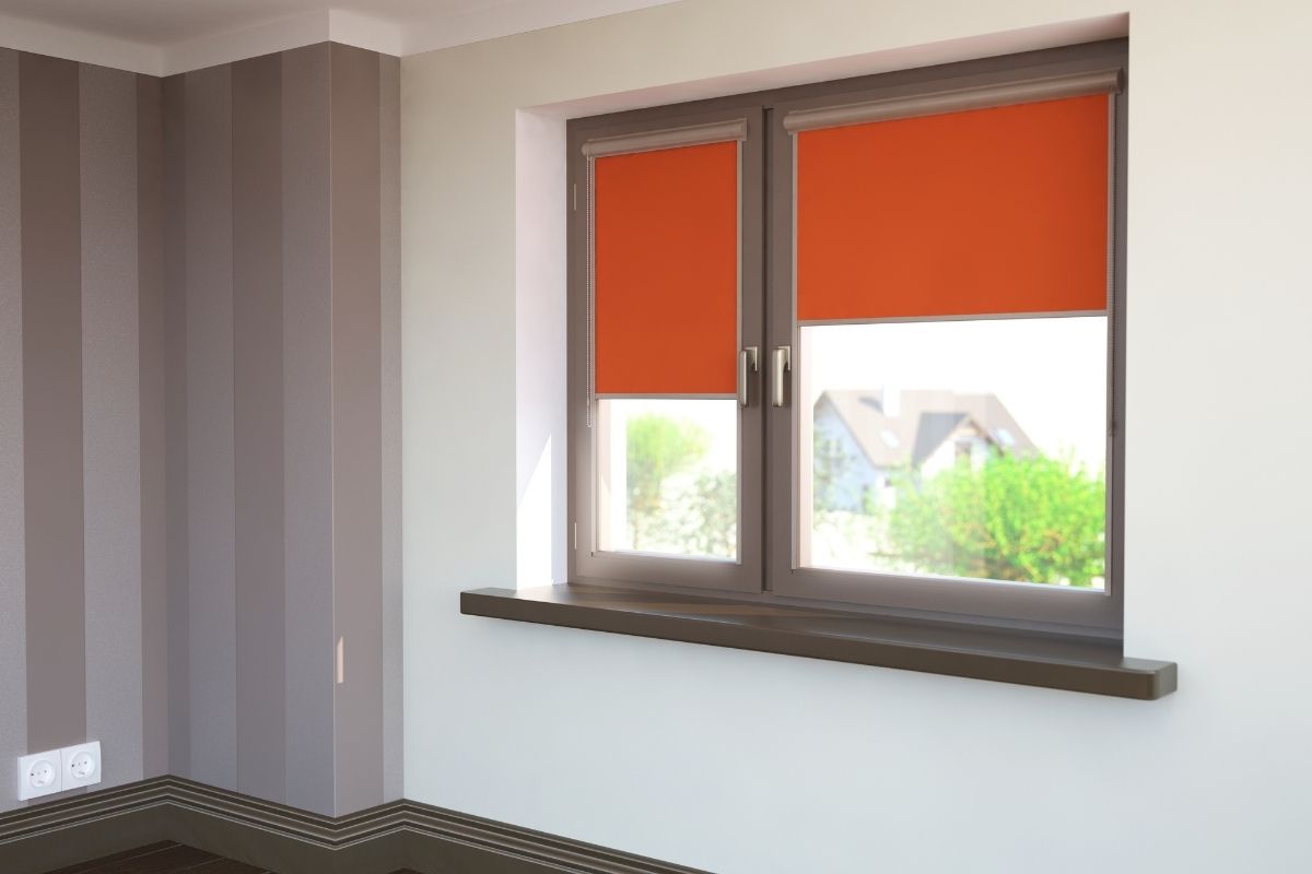 Tende a rullo per controllare luce e calore del sole