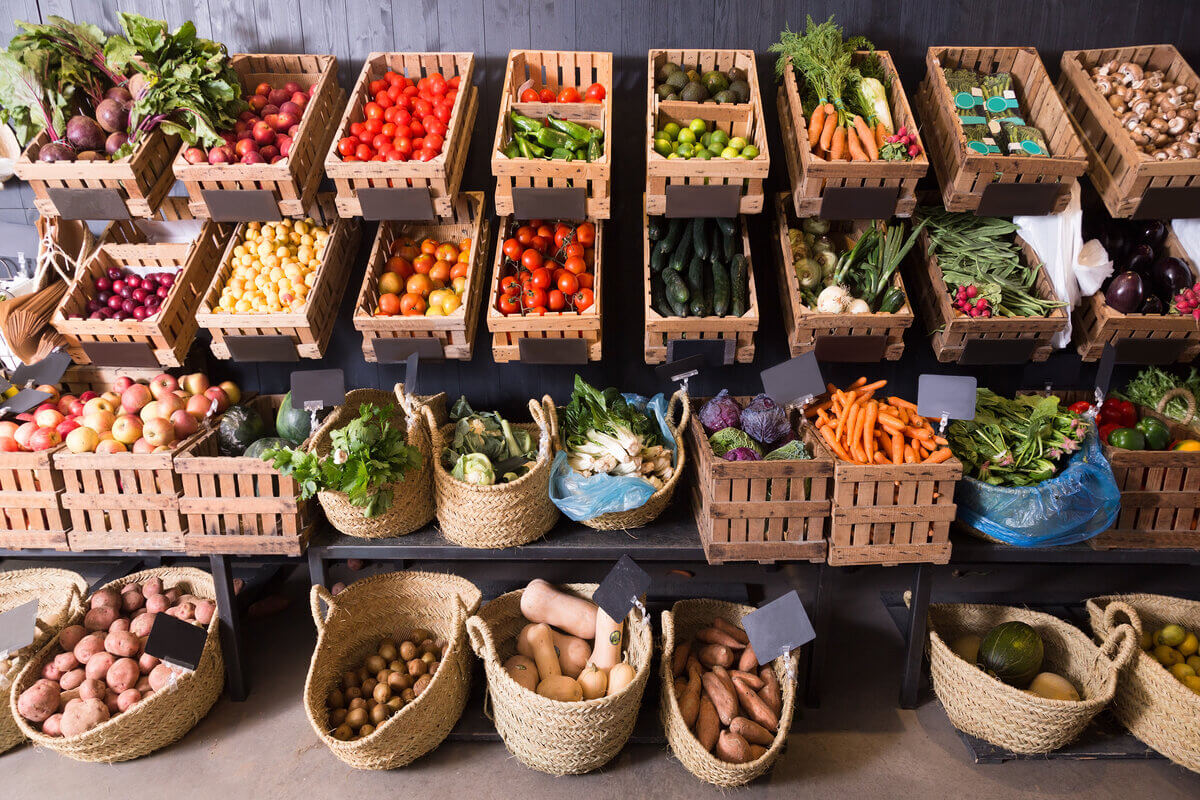 Alimenti sostenibili - mercato frutta e verdura