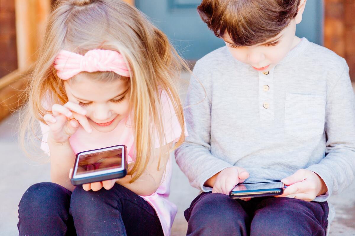 Cellulari ai bambini - pro e contro