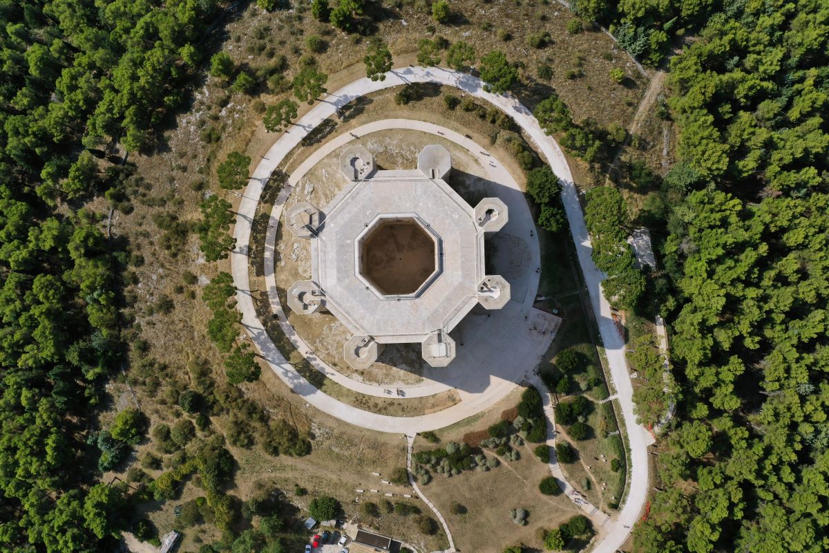 Unesco Italia alla scoperta di Castel del Monte Habitante Unesco Italia alla scoperta di Castel del Monte Habitante