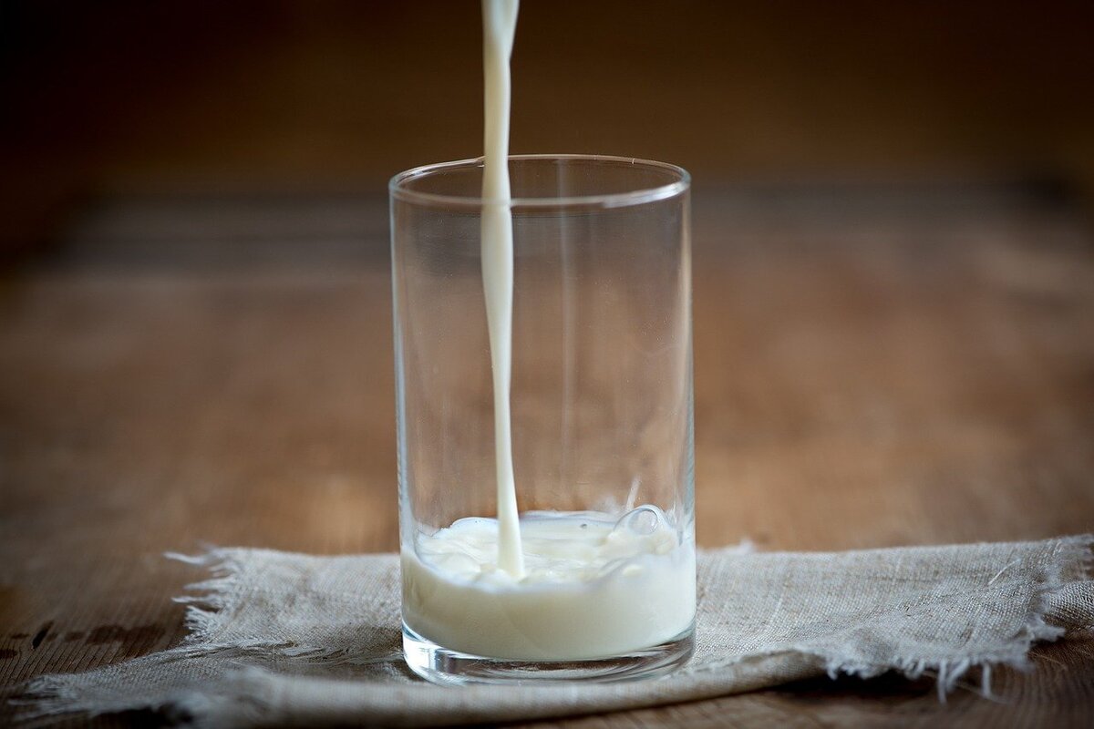 Latte a basse emissioni - bicchiere di latte