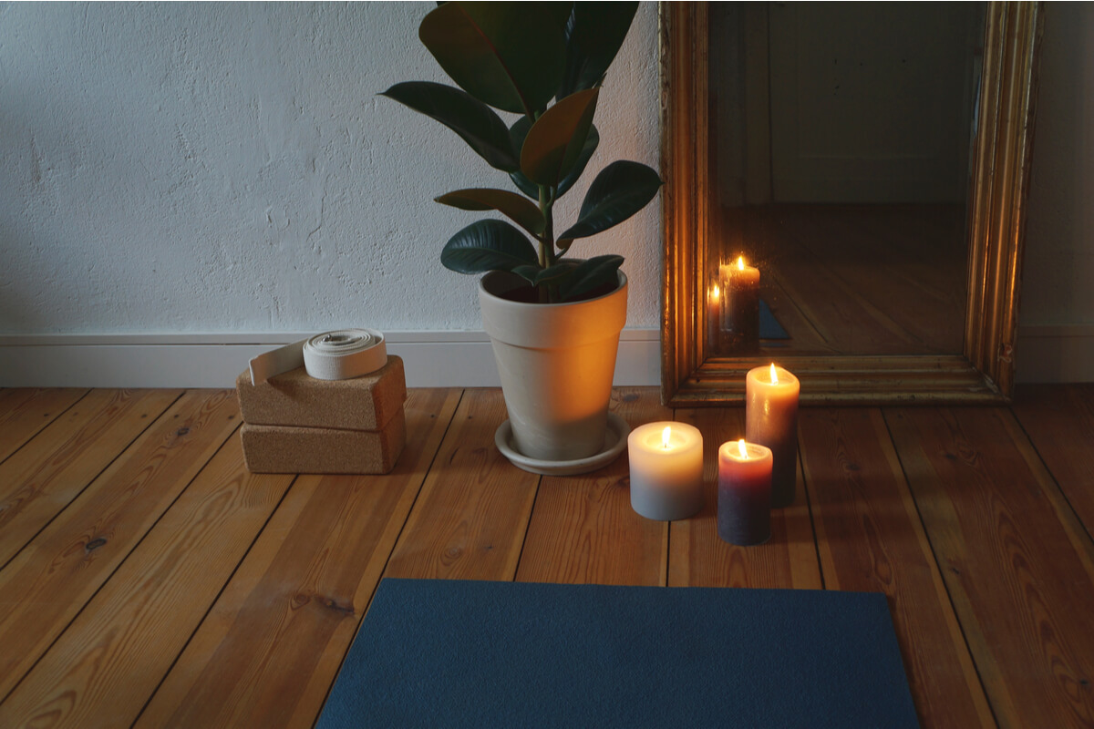 l'ambiente ideale per praticare yoga a casa