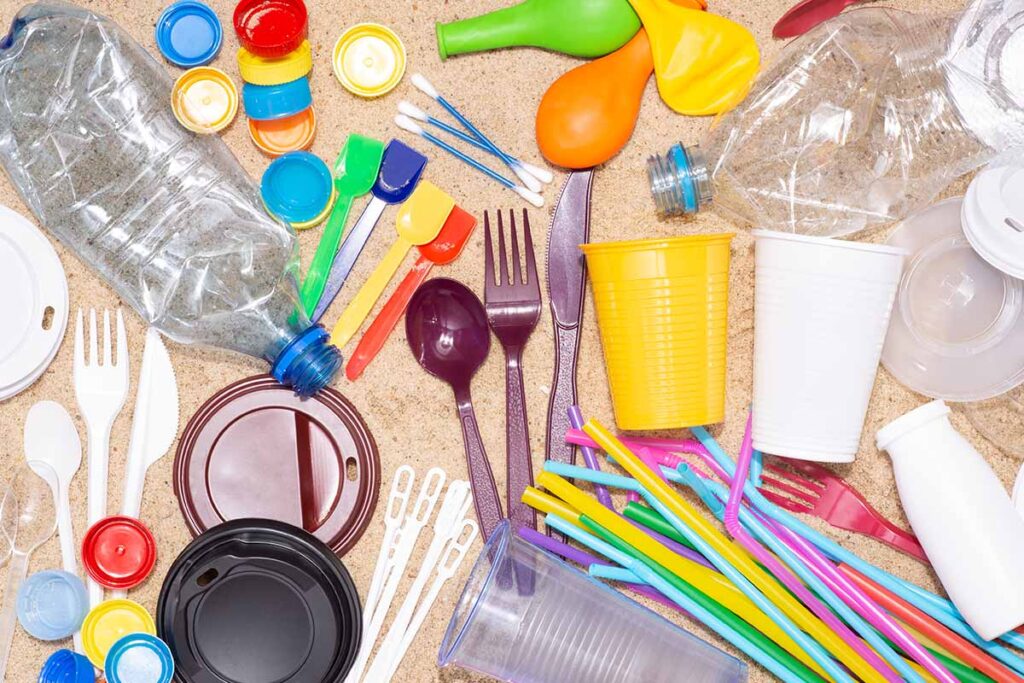 La plastica monouso viene bandita in tutta Europa