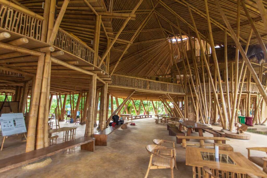 Le iniziative sostenibili nel mondo l'architettura in bambù di Ibuku, tra innovazione ecologica e sperimentazione