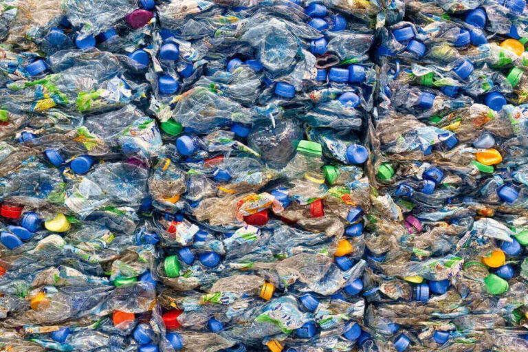 Scarti della plastica recuperabili e trasformabili