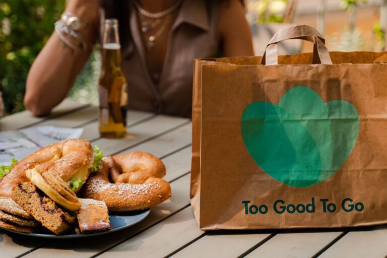 Scarica gratis la Guida per una vacanza e sostenibile di To Good to Go