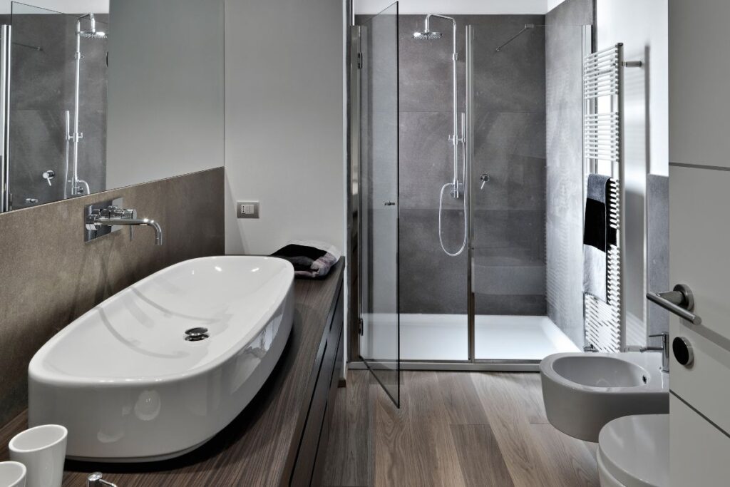 bagno in stile moderno eclettico