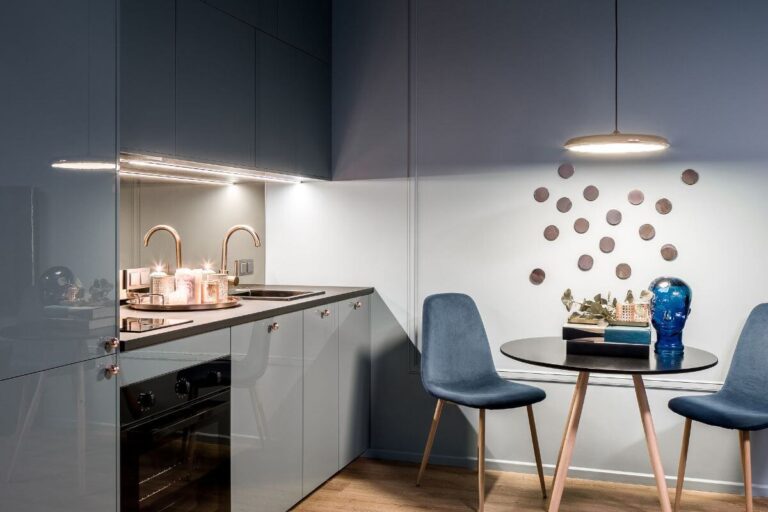 Cucina piccola quadrata idee