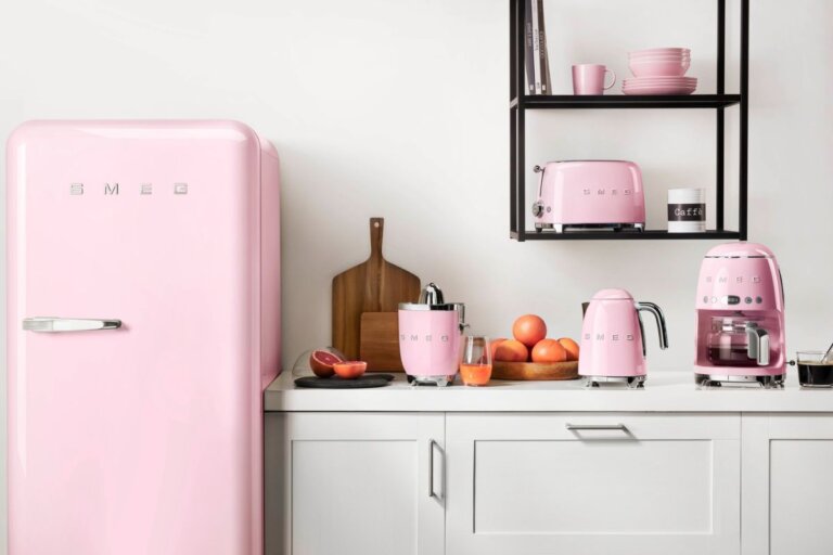 Alla scoperta del frigorifero SMEG icona di design che porta eleganza con il colore