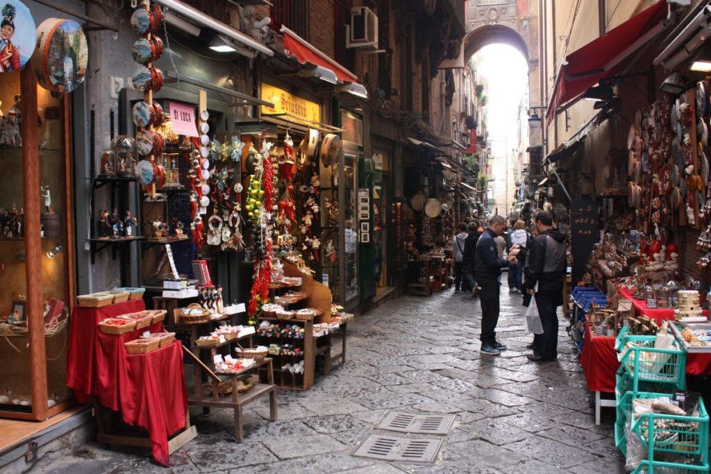 Abitanti Napoli 2025 Popolazione e Caratteristiche della Metropoli