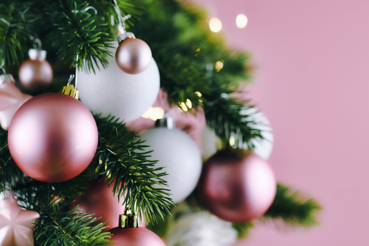 Albero Di Natale Con Palline Blu Palline di Natale: 100 idee di abbinamenti colori perfetti per l'albero