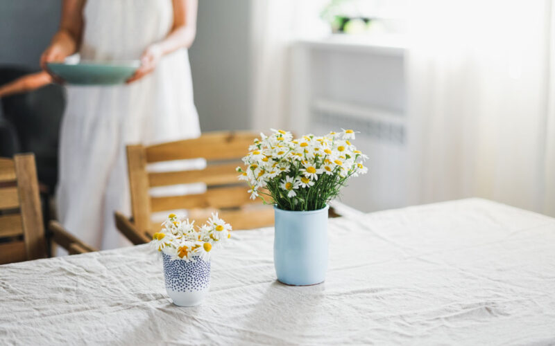 Tendenza Cottagecore: stile che celebra il ritorno alla vita campestre