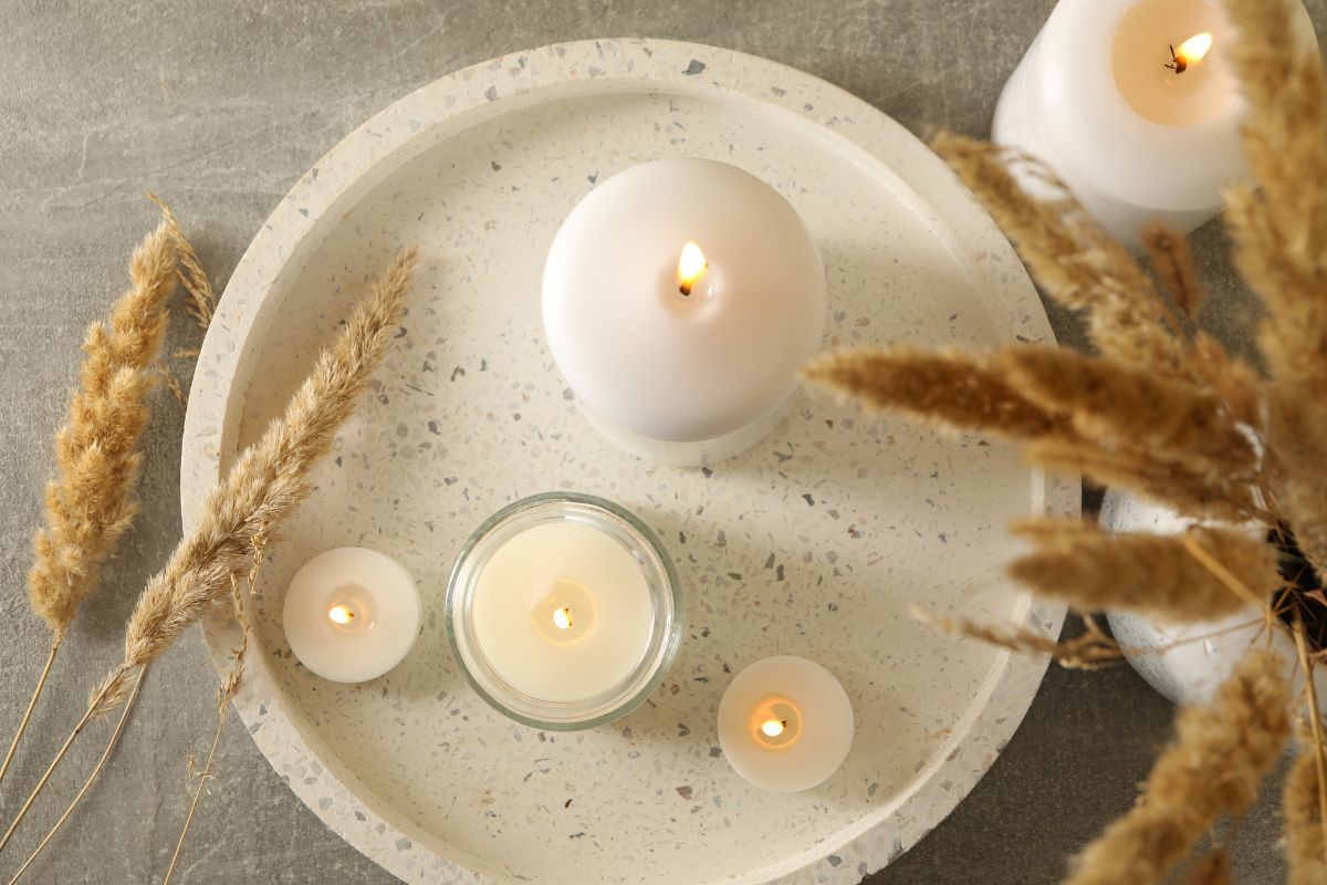 Ikea JAMNMOD Candele profumate viola chiaro in barattoli di vetro, pisello dolce e lilla, 40 ore ciascuno, set di 2