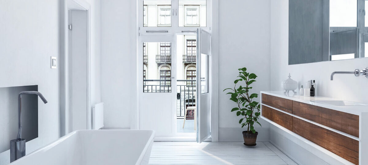 Ristrutturare un bagno lungo e stretto per rinnovare l'ambiente|Ristrutturare un bagno lungo e stretto in stile classico