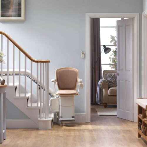 Come l’installazione di un montascale trasforma la casa in uno spazio accessibile e accogliente