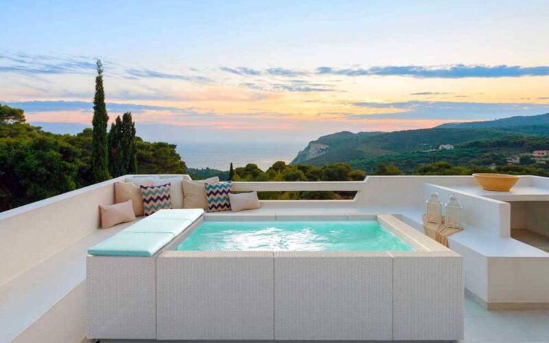 Piscine firmate AstralPool qualità, innovazione e stile per ogni esigenza