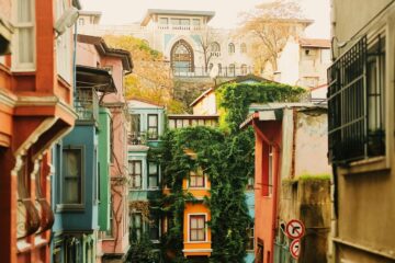 La catena delle trascrizioni: perché la legittimità di un immobile non risiede al Catasto