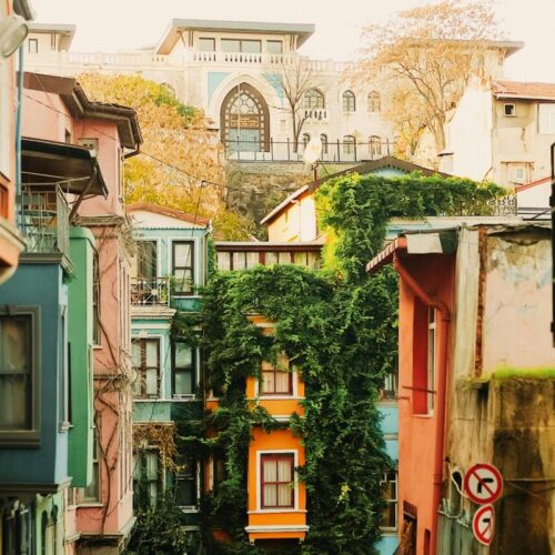 La catena delle trascrizioni: perché la legittimità di un immobile non risiede al Catasto