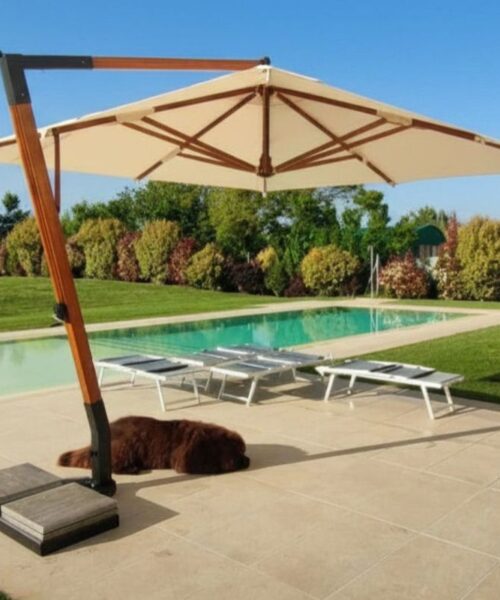 Ombrellone da giardino: come scegliere quello giusto per terrazzo, piscina e spazi outdoor