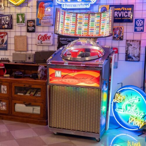 Il jukebox negli spazi contemporanei: storia, meccanica e valore del restauro