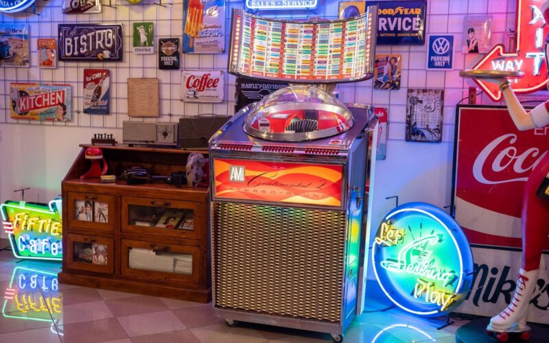 Il jukebox negli spazi contemporanei: storia, meccanica e valore del restauro